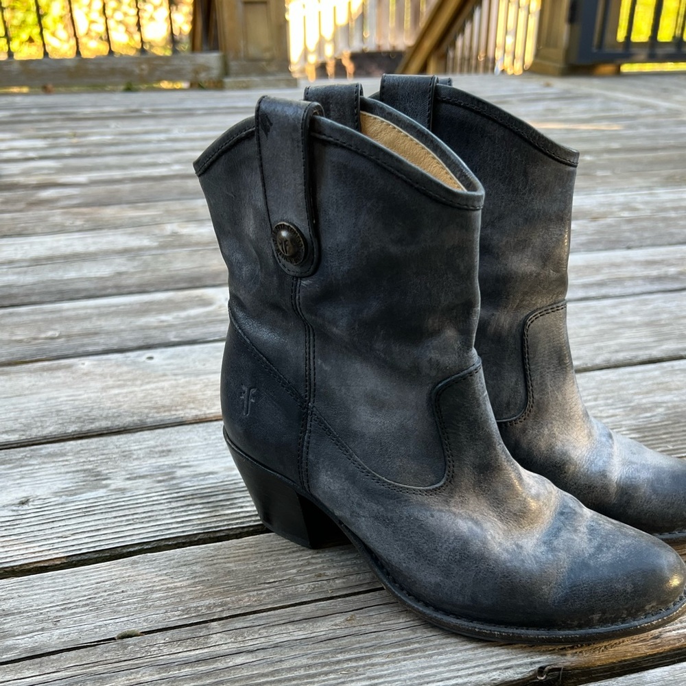 Frye Jackie Button Short Boot Distressed Black Si… - image 8